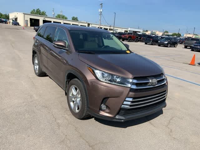 Thumbnail: 2017 Toyota Highlander - 28