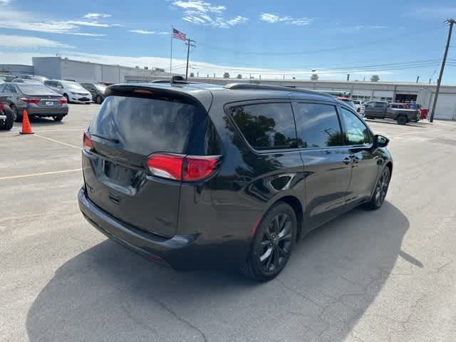 Thumbnail: 2018 Chrysler Pacifica - 20