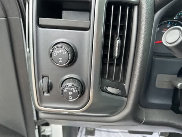 Thumbnail: 2018 Chevrolet Silverado 1500 - 9