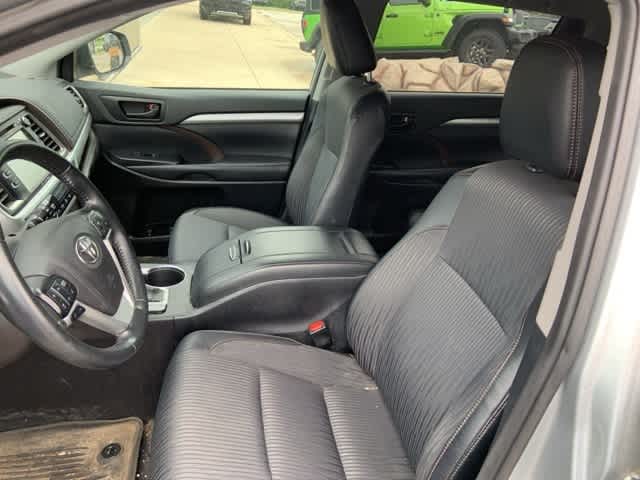 Thumbnail: 2019 Toyota Highlander - 4