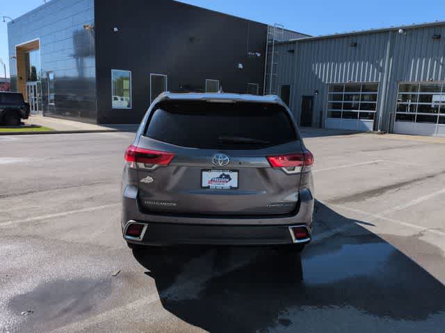 Thumbnail: 2017 Toyota Highlander - 7
