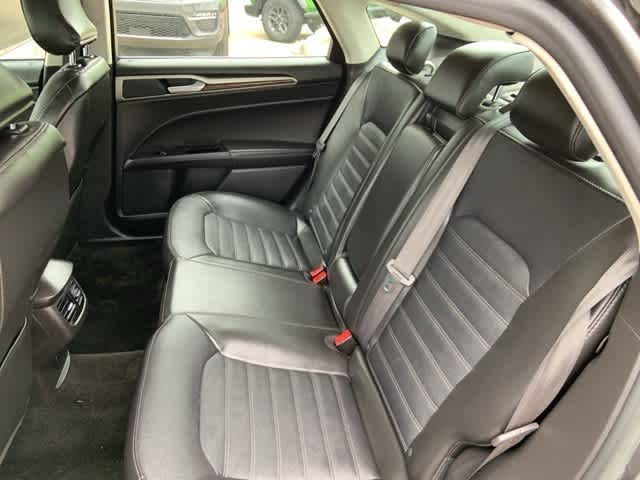 2015 Ford Fusion SE 11