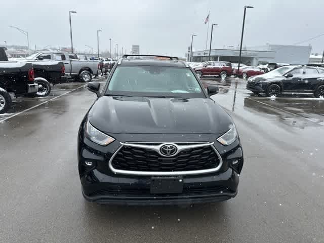 Thumbnail: 2022 Toyota Highlander - 32