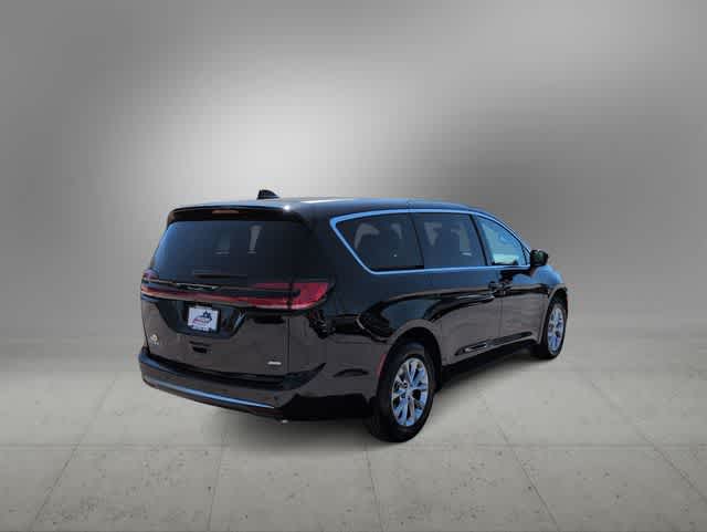 Thumbnail: 2027 Chrysler Pacifica - 8