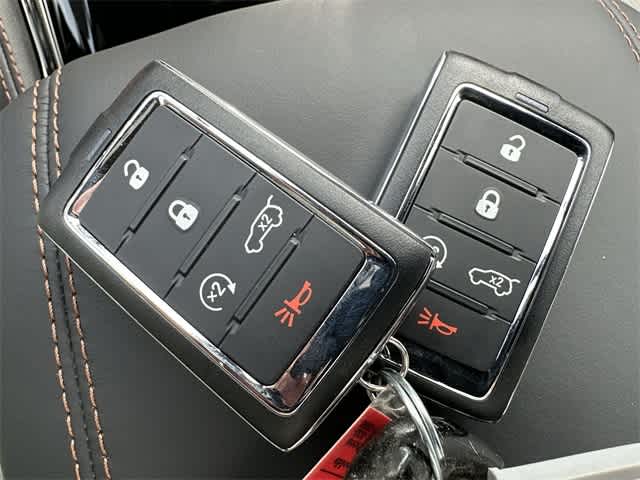 Thumbnail: 2023 Jeep Grand Cherokee - 12