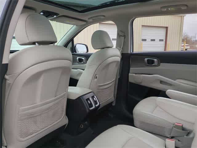 Thumbnail: 2022 Kia Sorento - 19