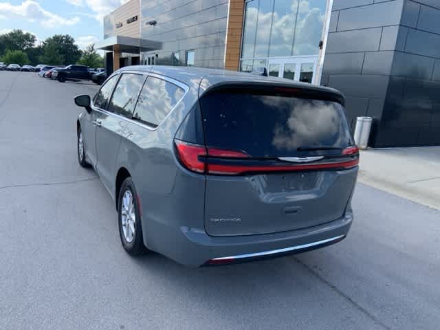 Thumbnail: 2023 Chrysler Pacifica - 17