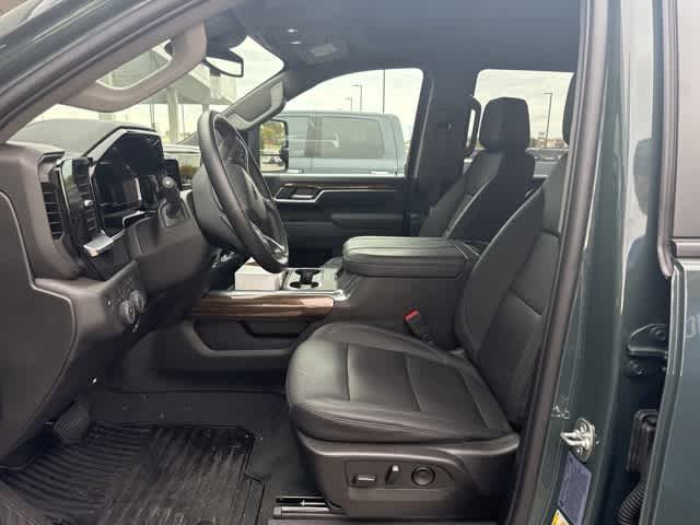 Thumbnail: 2025 Chevrolet Silverado 2500 - 2