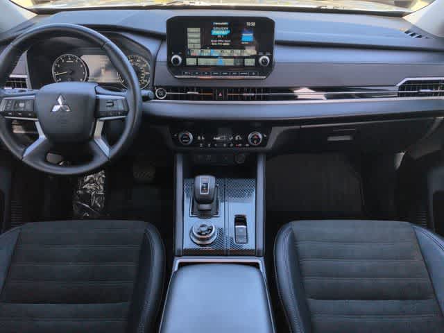 Thumbnail: 2024 Mitsubishi Outlander - 14