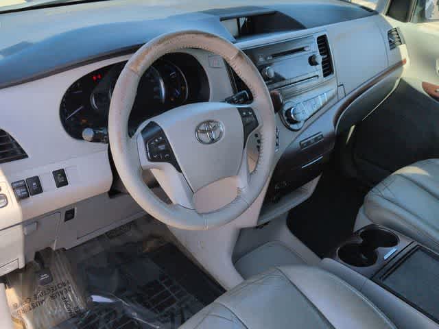 Thumbnail: 2014 Toyota Sienna - 10