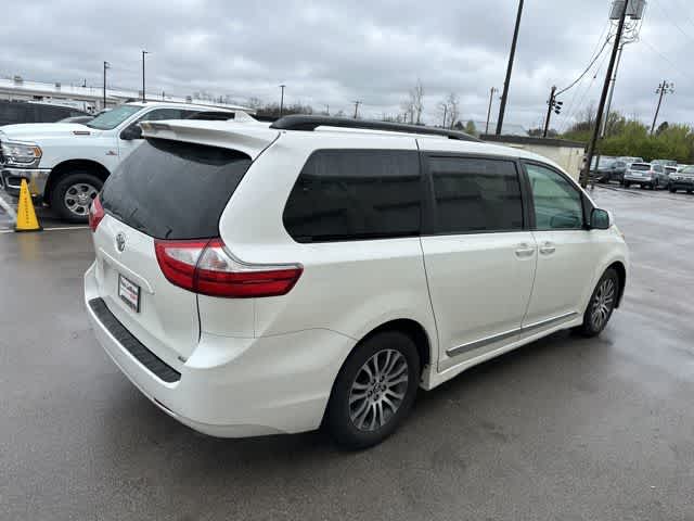 Thumbnail: 2018 Toyota Sienna - 22