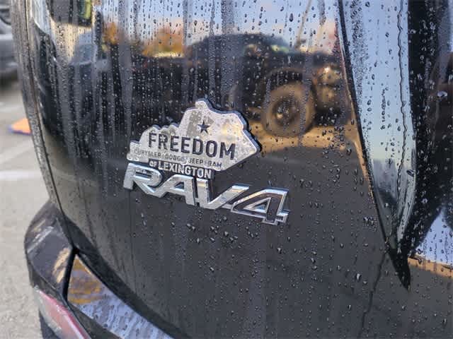 Thumbnail: 2016 Toyota RAV4 - 13