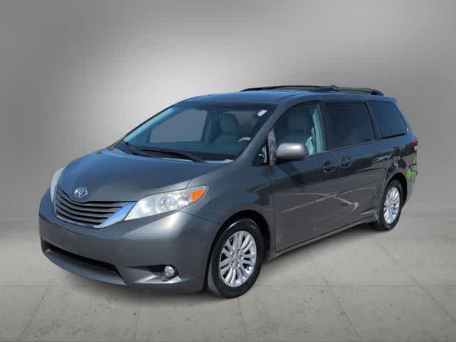 Thumbnail: 2014 Toyota Sienna - 4
