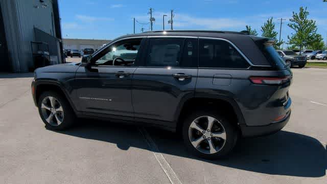 Thumbnail: 2026 Jeep Grand Cherokee - 6