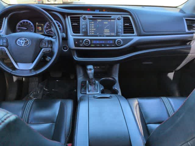 Thumbnail: 2019 Toyota Highlander - 15
