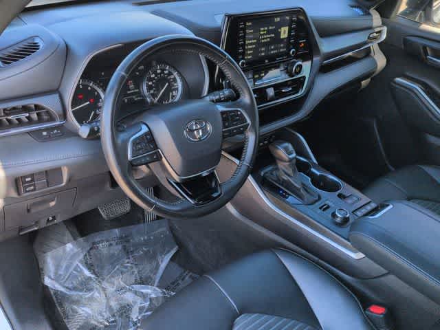 Thumbnail: 2021 Toyota Highlander - 10