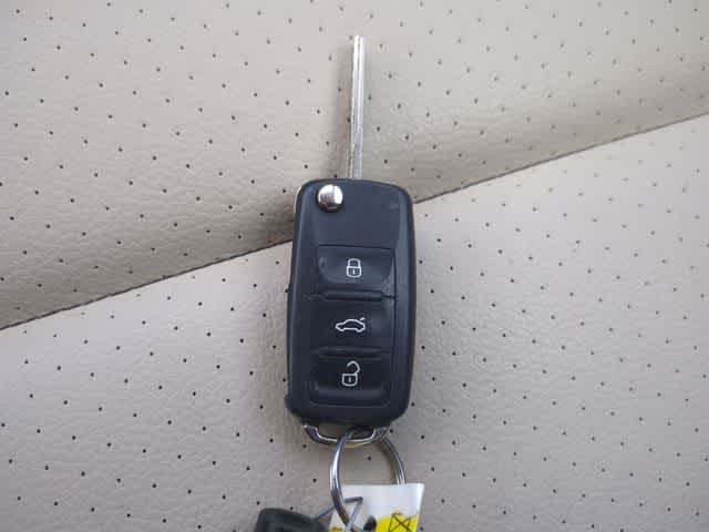 Thumbnail: 2017 Volkswagen Tiguan - 32