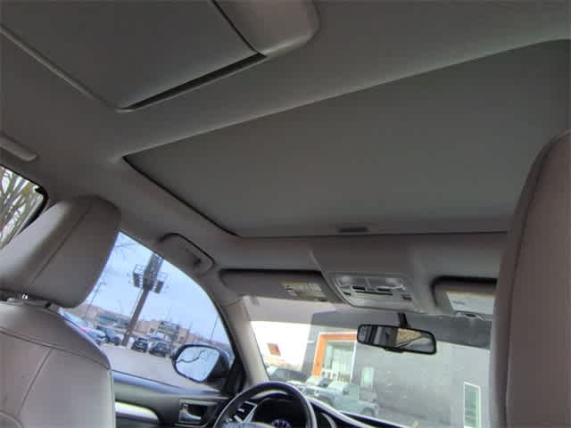 Thumbnail: 2014 Toyota Highlander - 23