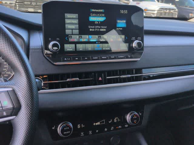 Thumbnail: 2024 Mitsubishi Outlander - 26