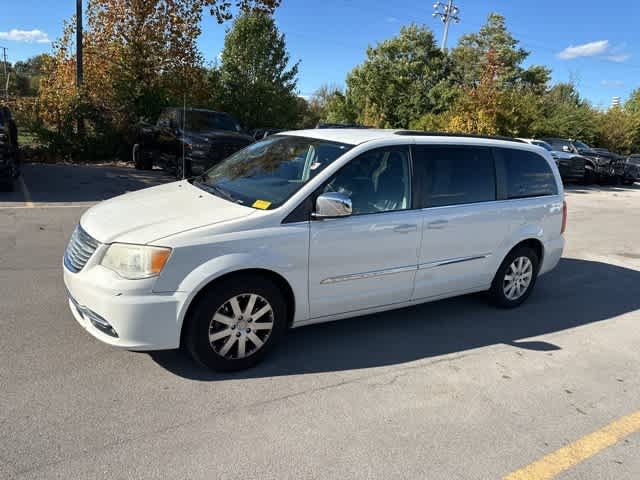 Thumbnail: 2012 Chrysler Town & Country - 10
