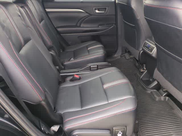 Thumbnail: 2019 Toyota Highlander - 21