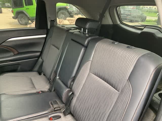 Thumbnail: 2019 Toyota Highlander - 6