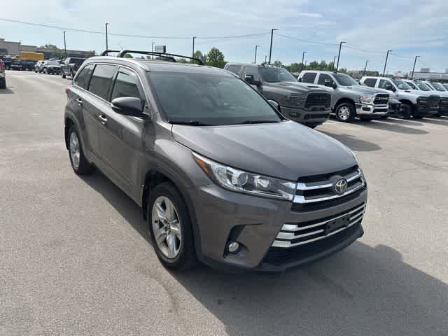Thumbnail: 2017 Toyota Highlander - 21