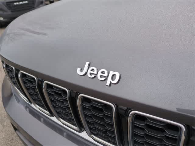 Thumbnail: 2022 Jeep Grand Cherokee L - 12