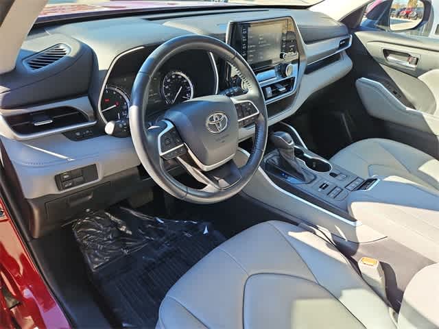 Thumbnail: 2022 Toyota Highlander - 10