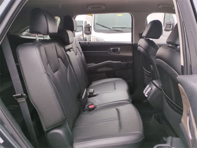 Thumbnail: 2022 Kia Sorento - 21