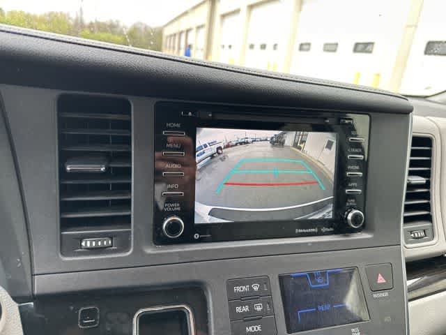 Thumbnail: 2018 Toyota Sienna - 8