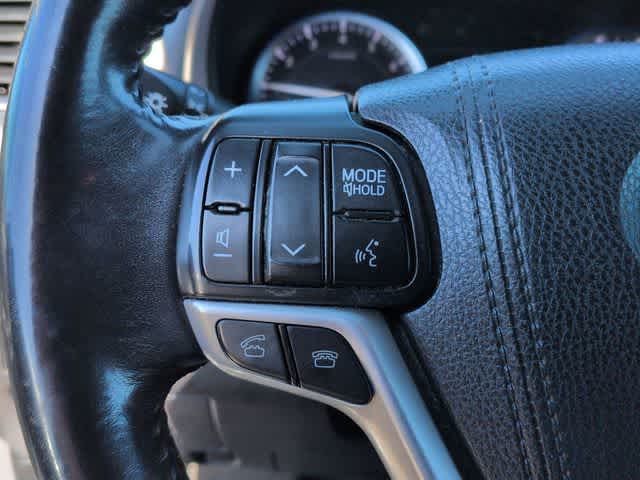 Thumbnail: 2016 Toyota Highlander - 23