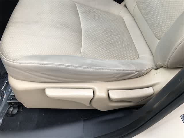 Thumbnail: 2011 Kia Sorento - 23