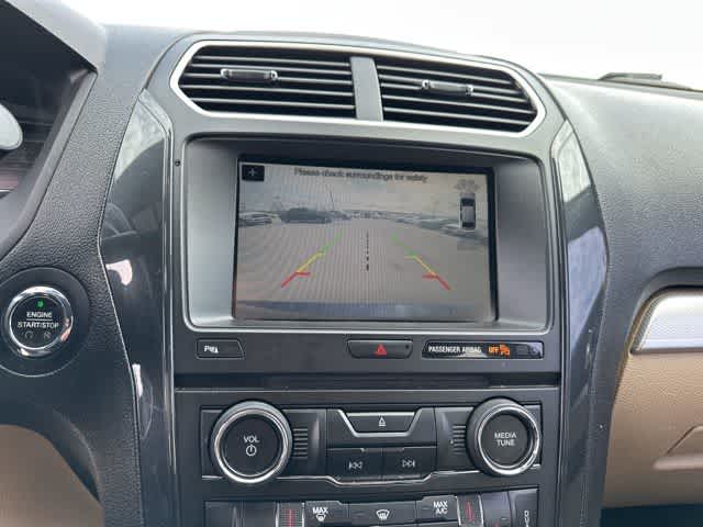 Thumbnail: 2017 Ford Explorer - 8