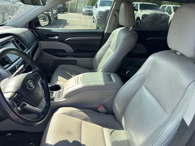 Thumbnail: 2017 Toyota Highlander - 3