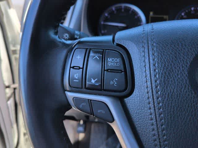 Thumbnail: 2019 Toyota Highlander - 24
