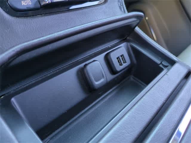 Thumbnail: 2015 Chevrolet Suburban - 32