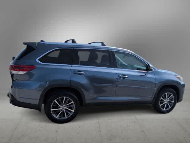 Thumbnail: 2019 Toyota Highlander - 9