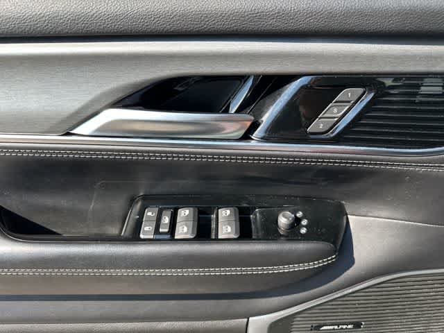 Thumbnail: 2023 Jeep Wagoneer - 14