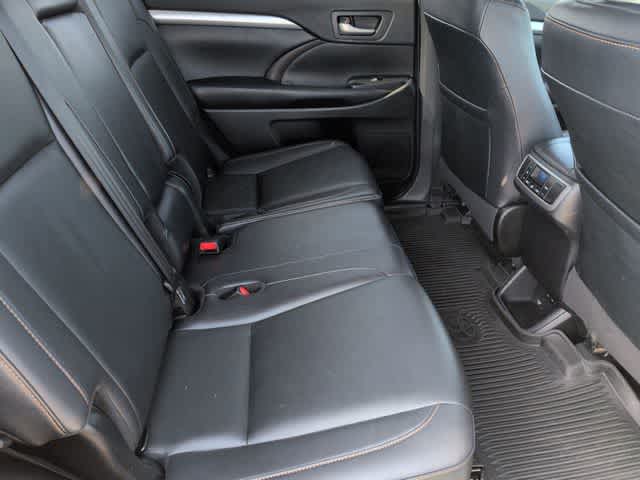 Thumbnail: 2019 Toyota Highlander - 21