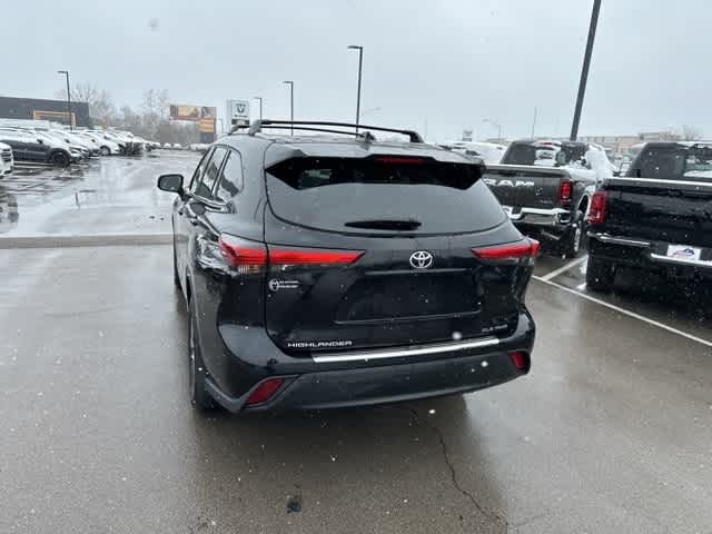 Thumbnail: 2022 Toyota Highlander - 21