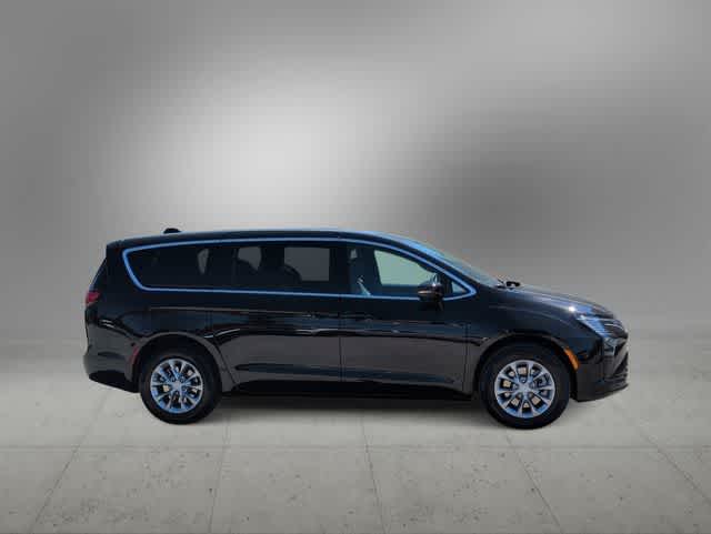 Thumbnail: 2027 Chrysler Pacifica - 9