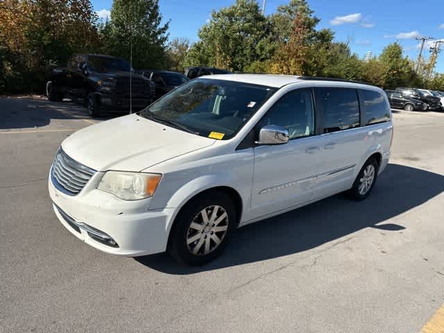 Thumbnail: 2012 Chrysler Town & Country - 8