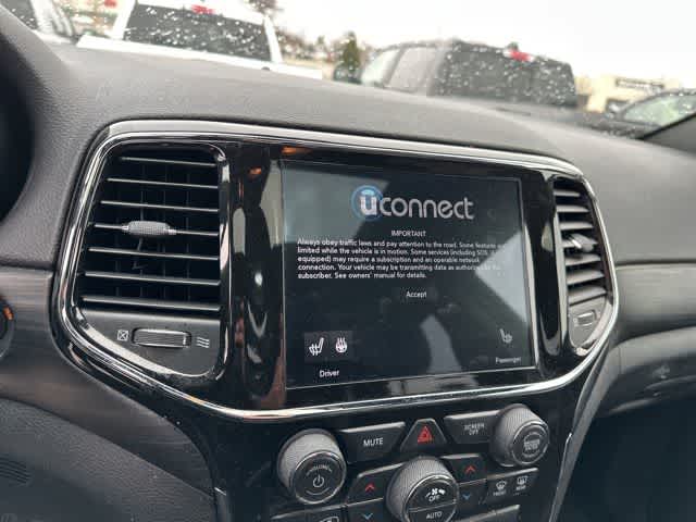 Thumbnail: 2021 Jeep Grand Cherokee - 9