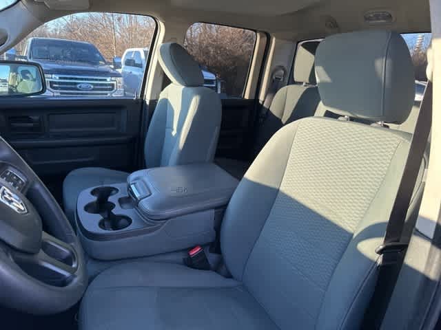 Thumbnail: 2019 RAM 1500 Classic - 4