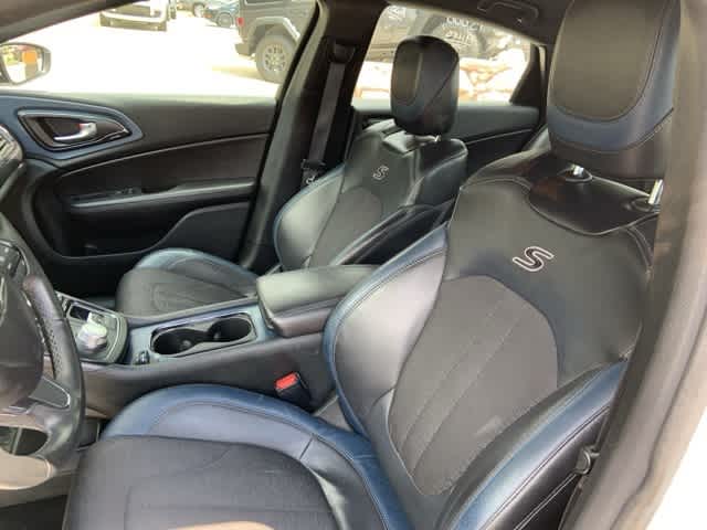 Thumbnail: 2015 Chrysler 200 - 3