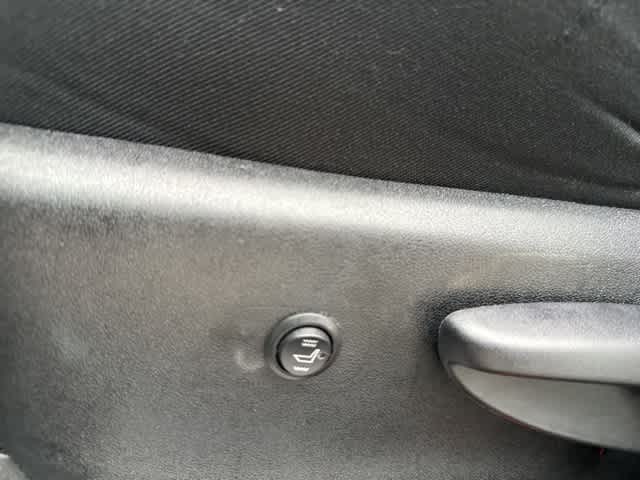 Thumbnail: 2017 Toyota RAV4 - 10