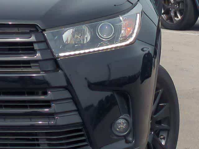 Thumbnail: 2019 Toyota Highlander - 11