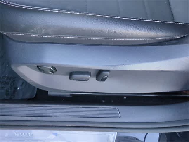 Thumbnail: 2022 Volkswagen Taos - 18