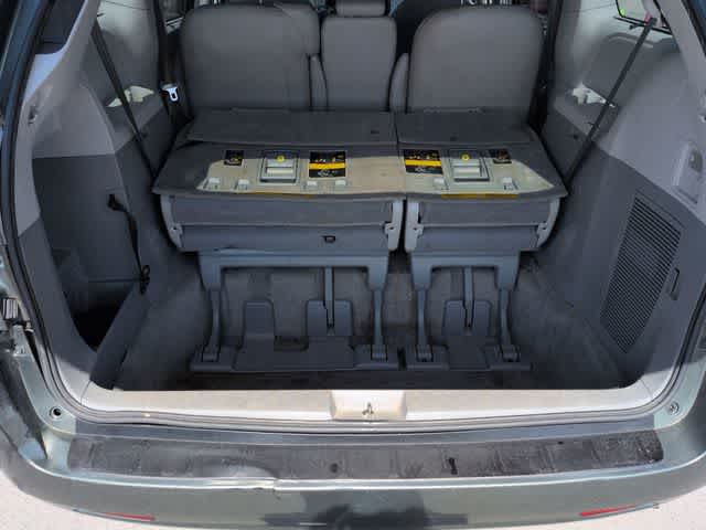 Thumbnail: 2014 Toyota Sienna - 34